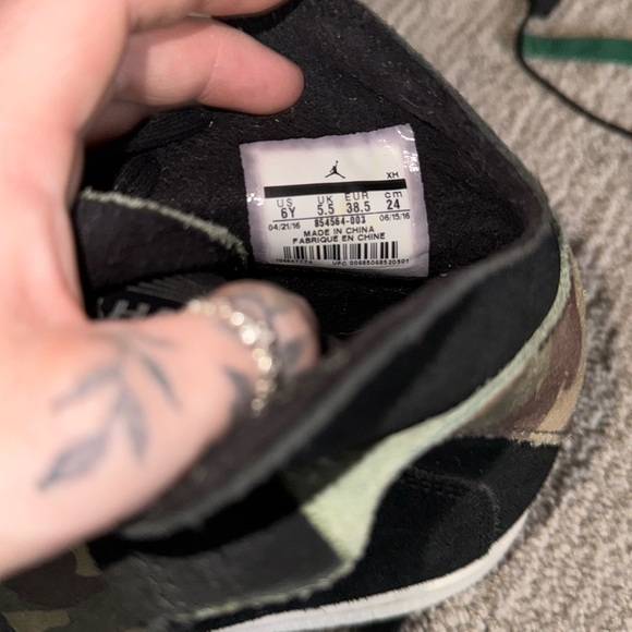 Shoes - Picture 2 of 3